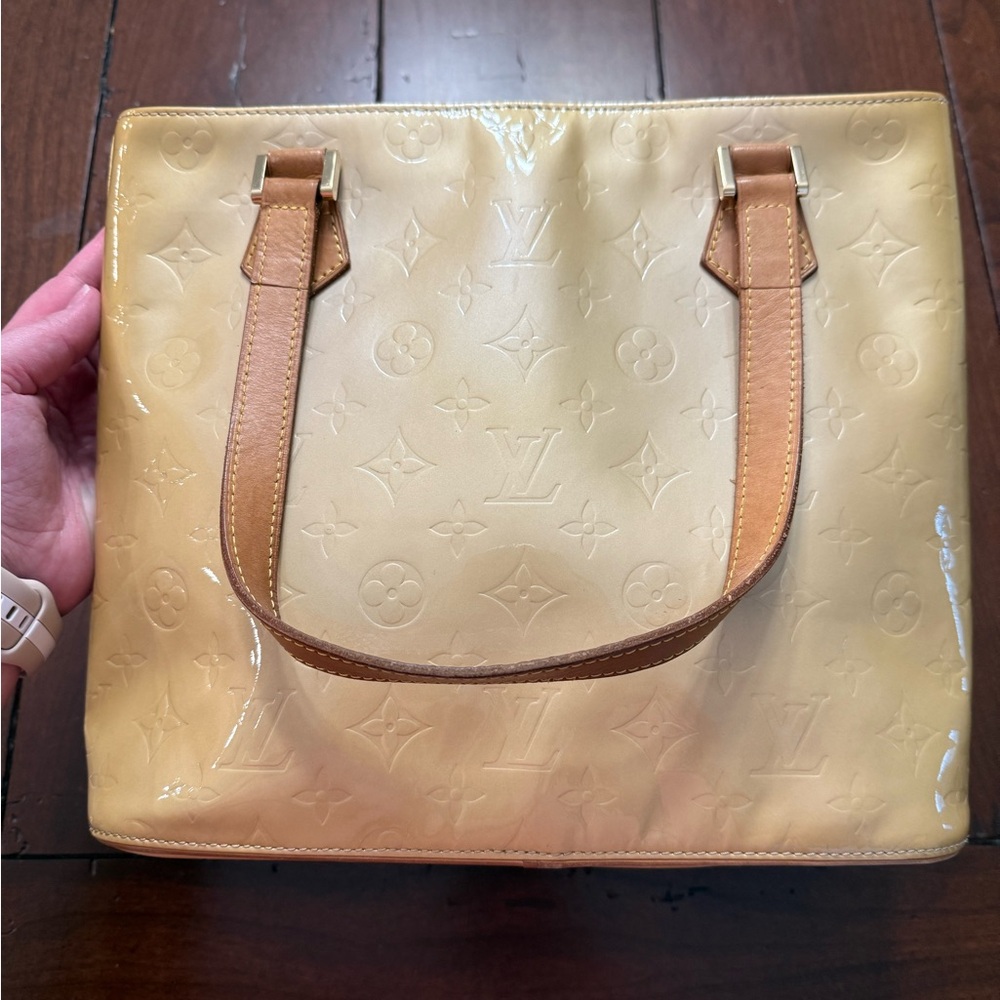 Louis Vuitton Cream and Brown Vernis Classic Tote - Picture 2 of 8